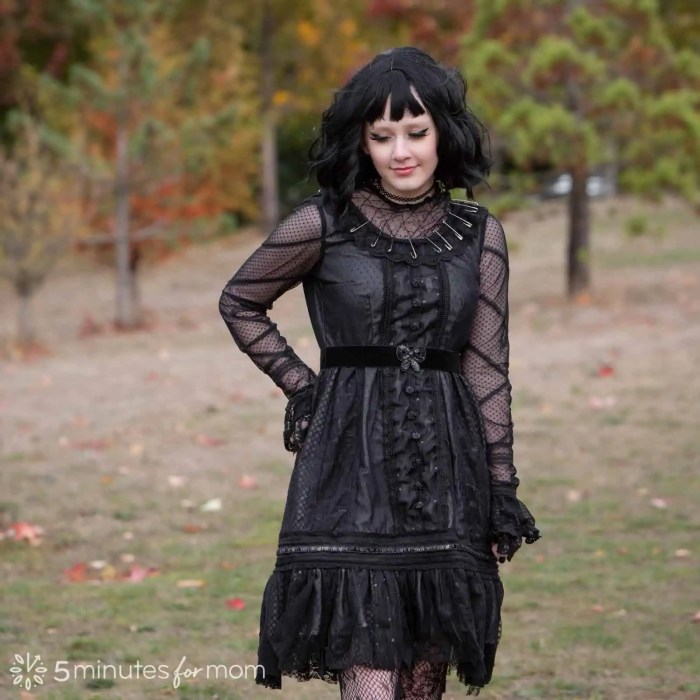 Lydia deetz costume diy